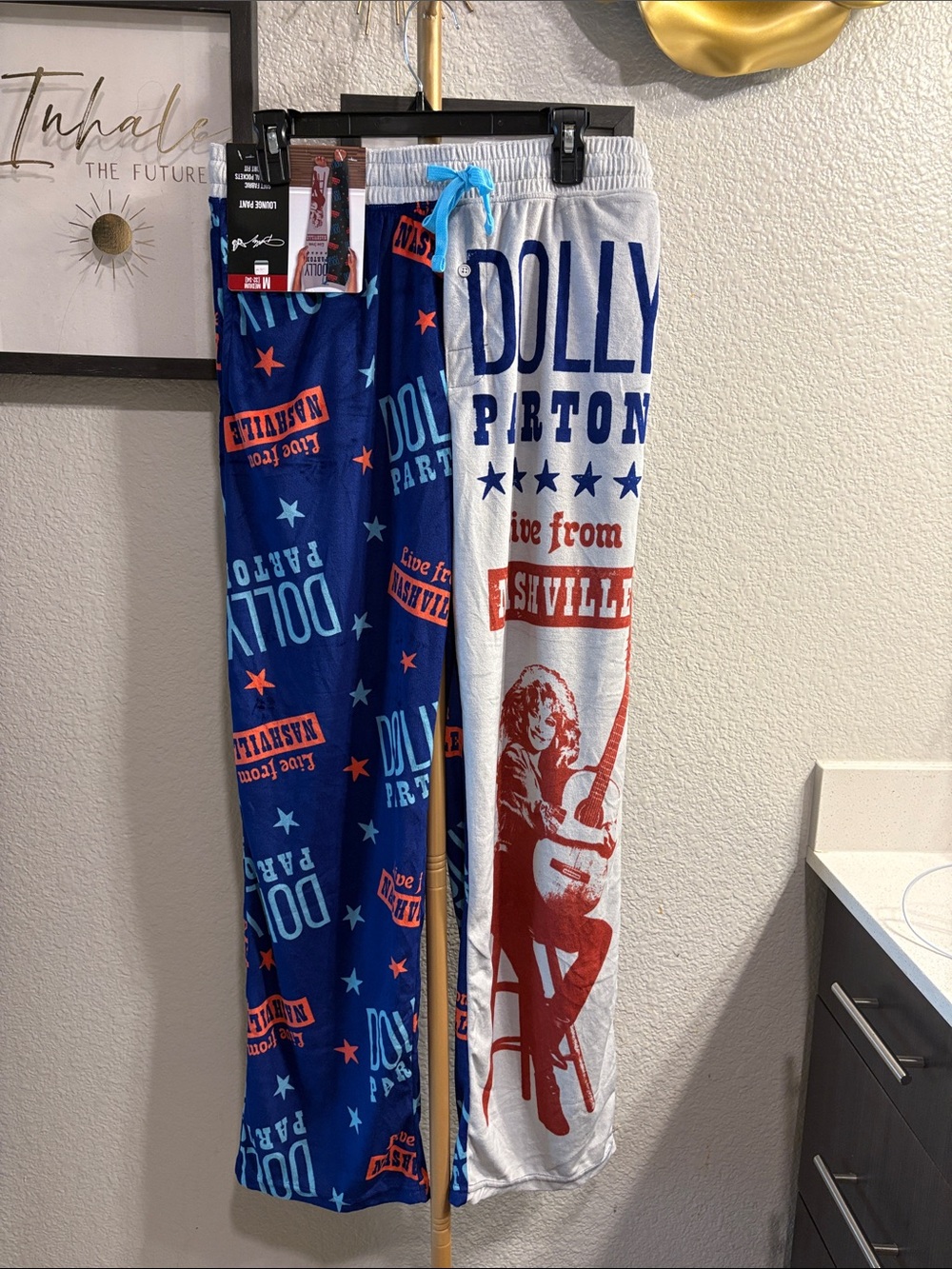 Unisex lounge pants.